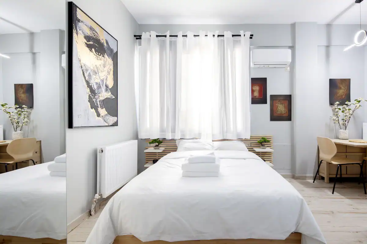 Small studio under Acropolis A!