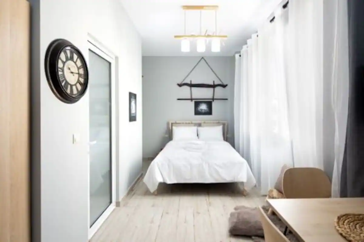 Small studio under Acropolis B!