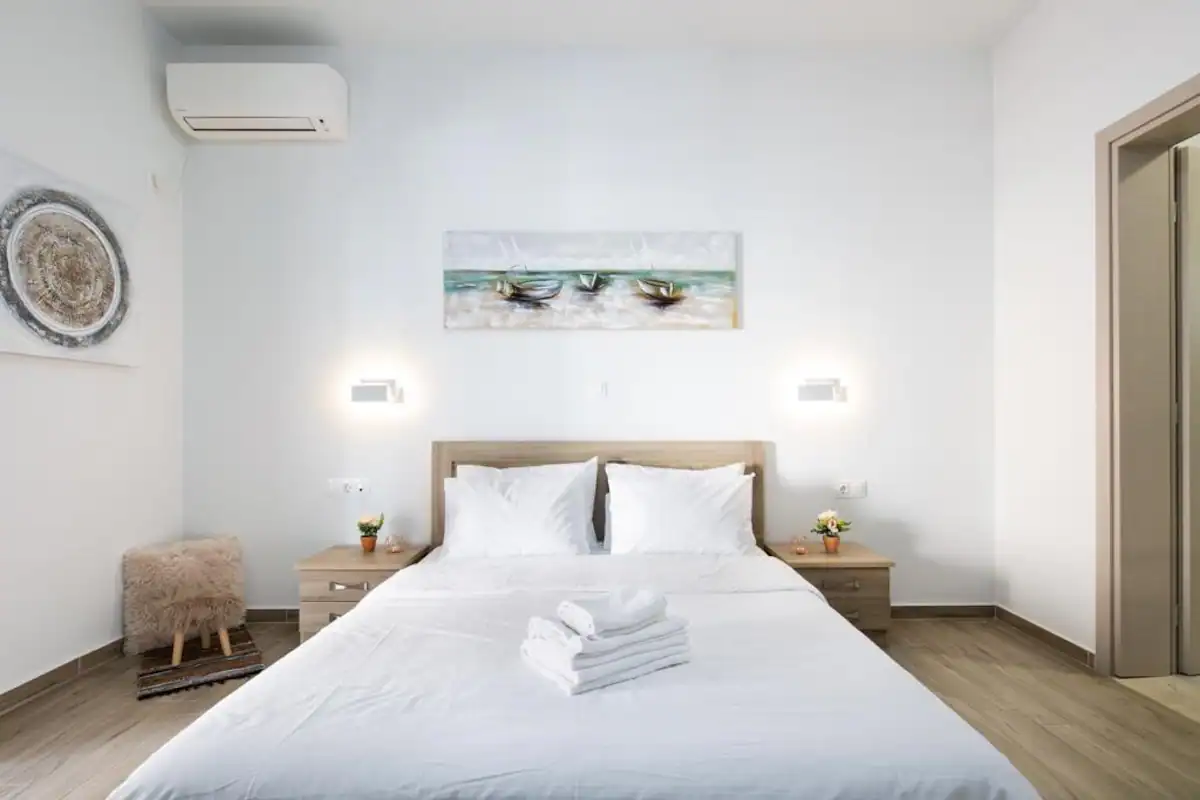 “Paros” Keramikos studio next to Acropolis