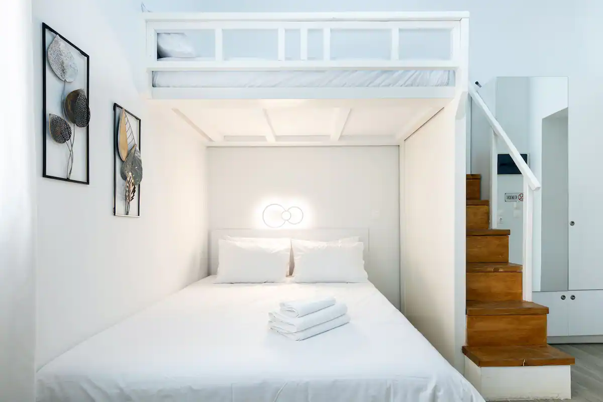 “Santorini” Keramikos studio next to Acropolis