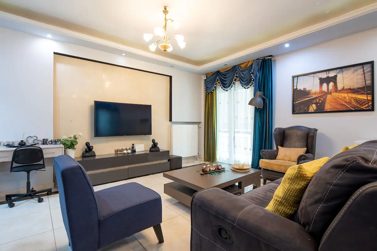Majestic and spacious apartment near Acropolis